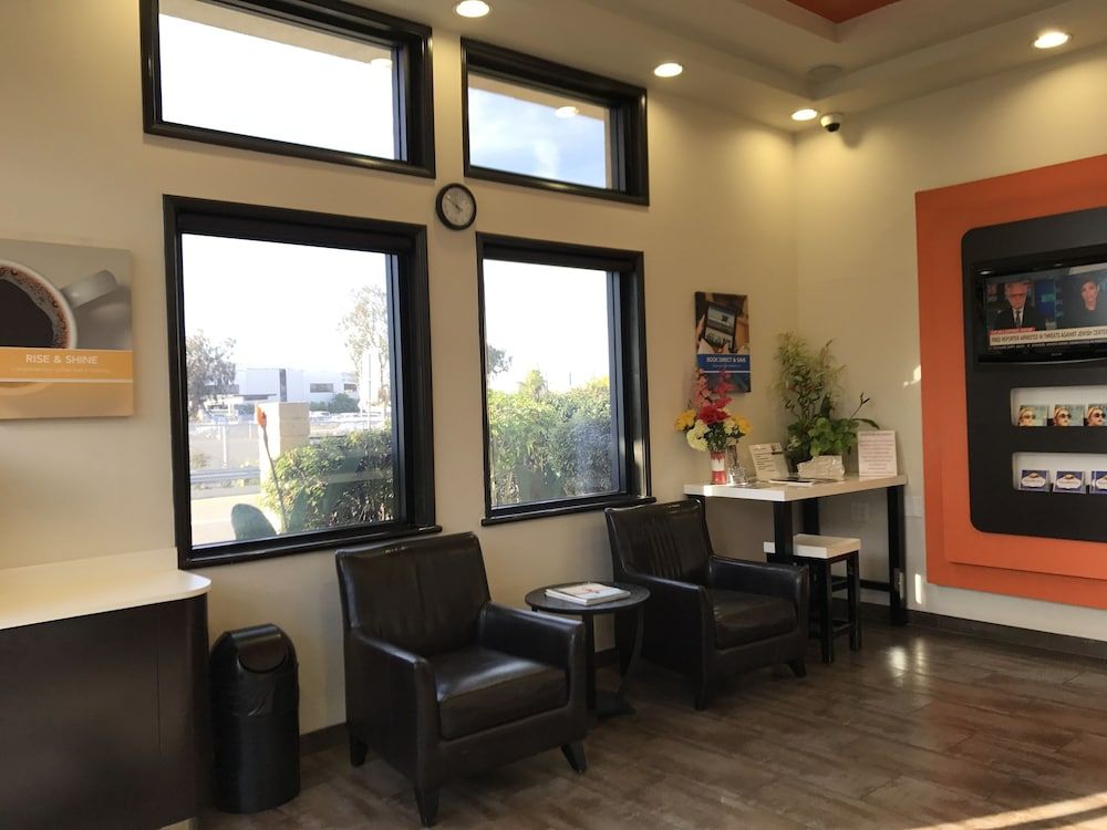 Motel 6 Newport Beach 3