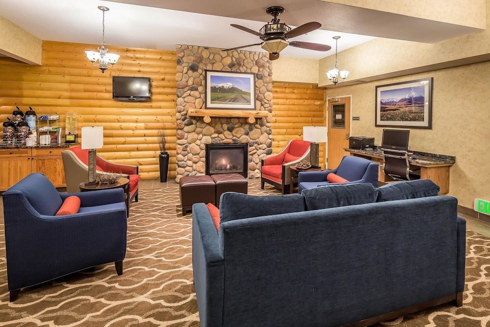 Comfort Suites Anchorage International Airport 3