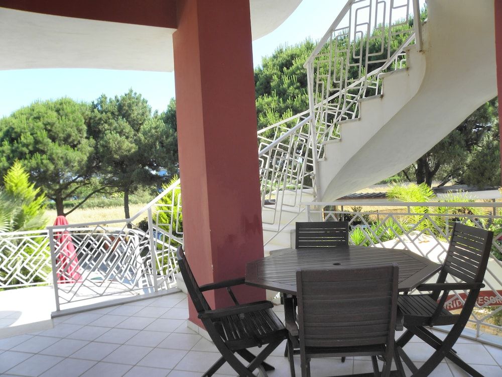 Irida Resort Suites 2