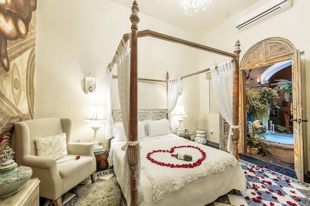 Casa Pedro Loza Petit Hotel 2