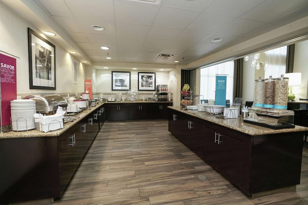 Hampton Inn & Suites Las Vegas Airport 3