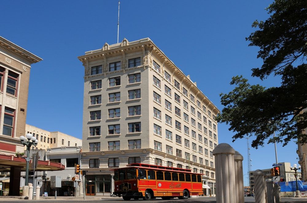 Hotel Gibbs Downtown Riverwalk 1