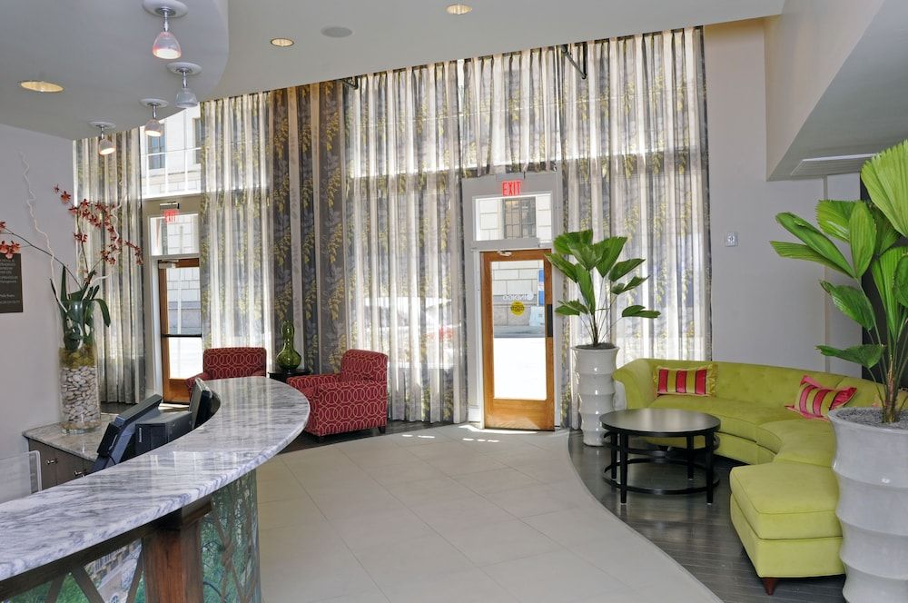 Hotel Gibbs Downtown Riverwalk 3