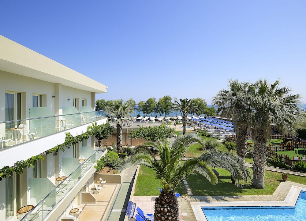 Malia Bay Beach Hotel & Bungalows 4 étoiles à Malia