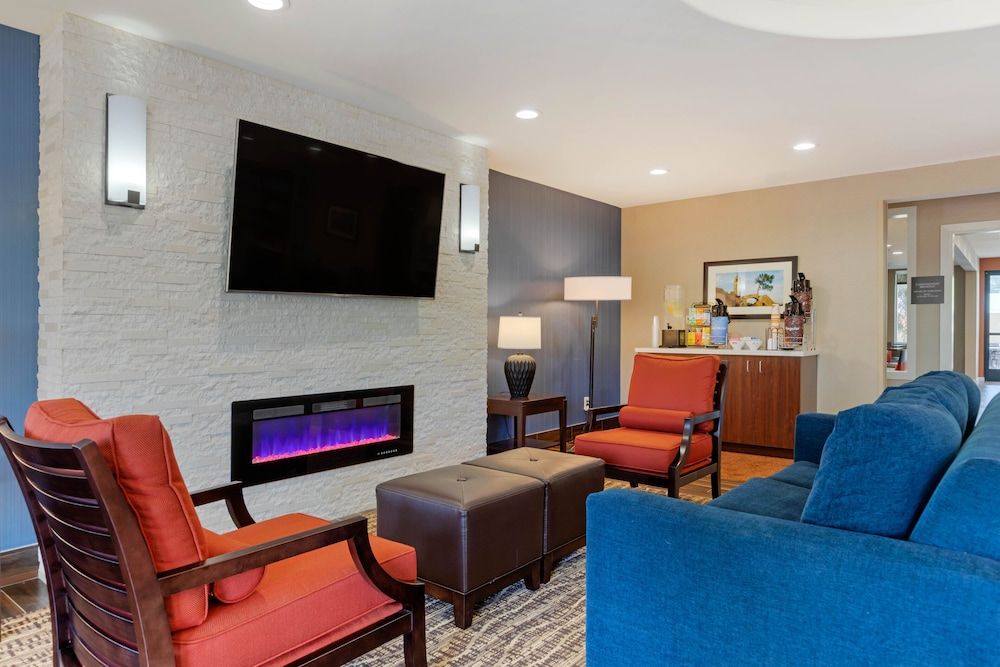 Comfort Inn & Suites near Ontario Airport 1