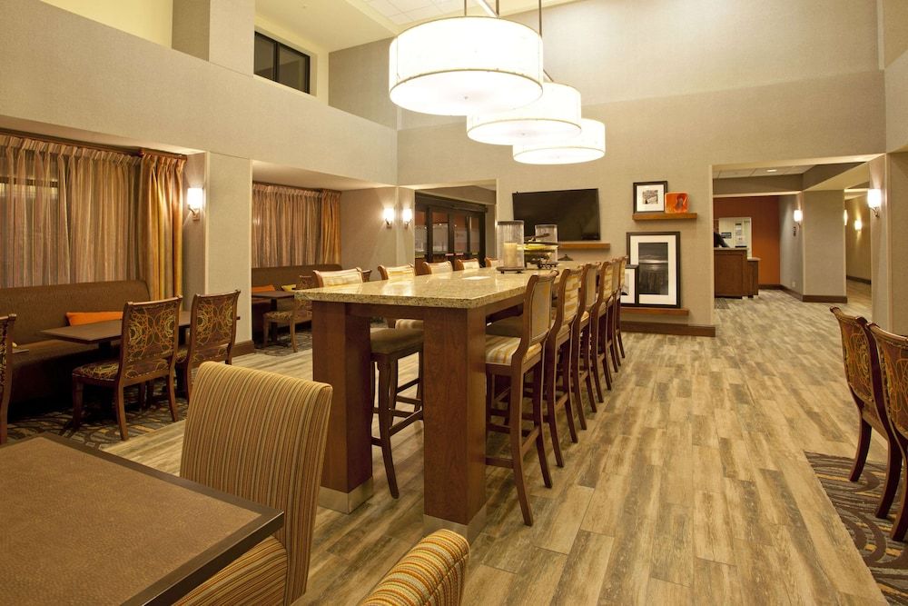 Hampton Inn & Suites MSP Airport/ Mall of America 2