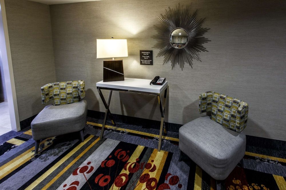 Hampton Inn & Suites Staten Island 3