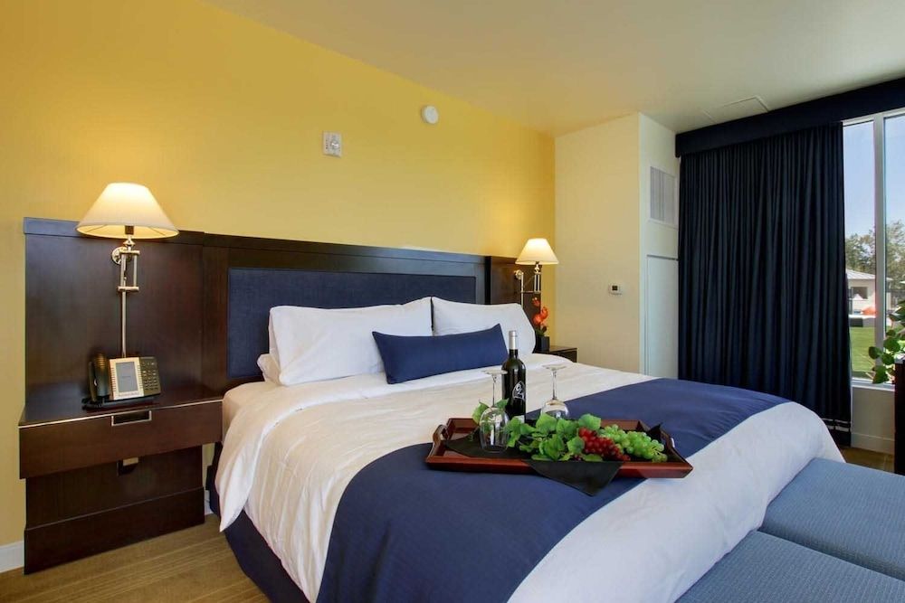 University Plaza Waterfront 3