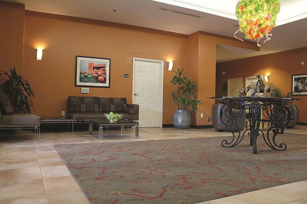 La Quinta Inn & Suites by Wyndham San Antonio Medical Ctr NW 3