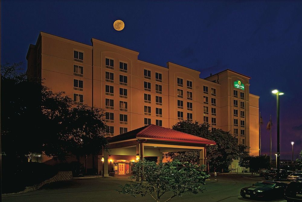 La Quinta Inn & Suites by Wyndham San Antonio Medical Ctr NW 1