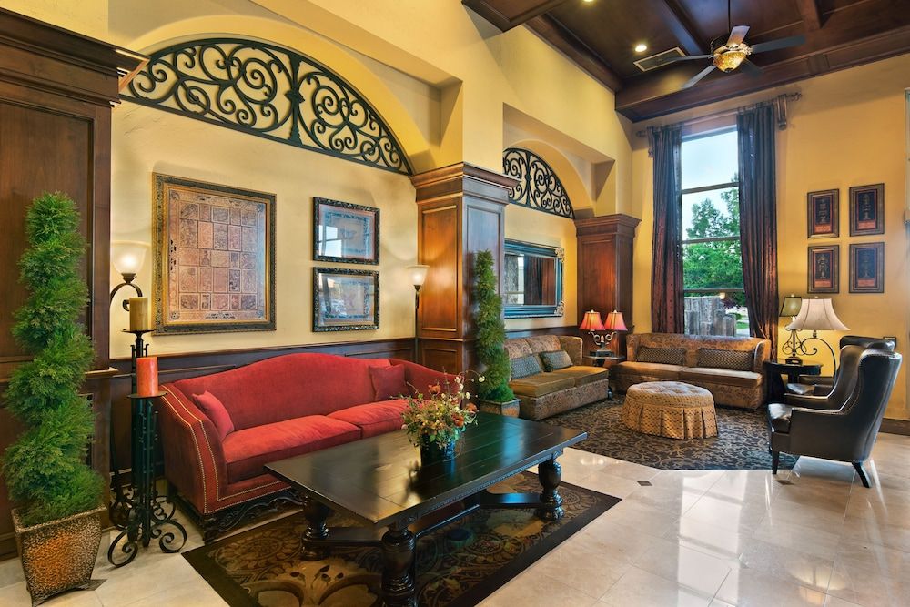 Oxford Suites Boise 3