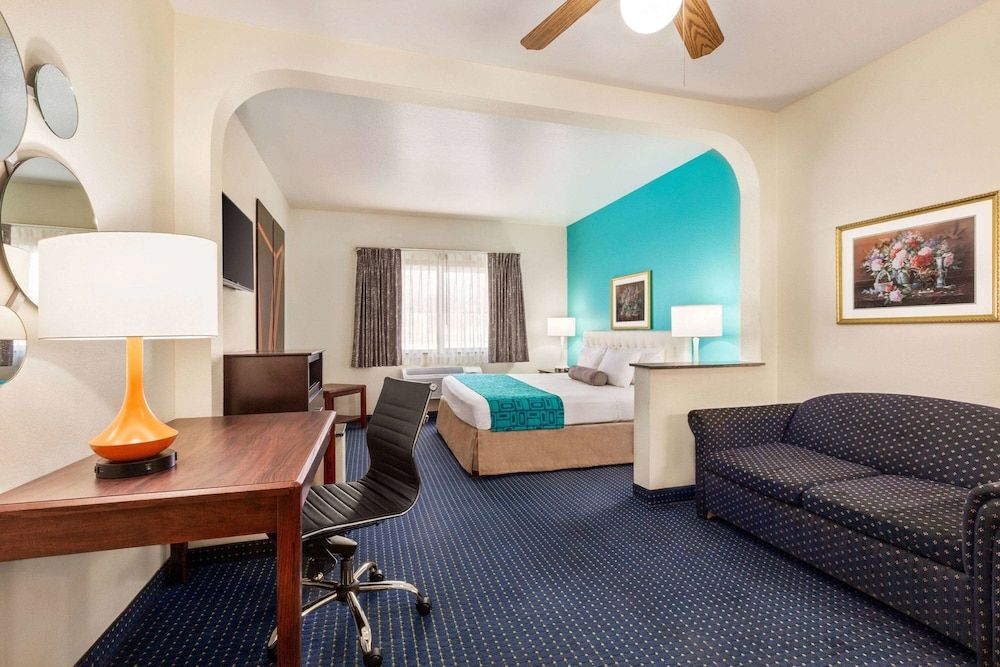 Howard Johnson by Wyndham San Antonio/NW Medical Center 1