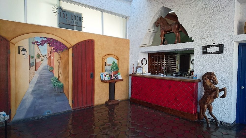 Las Rocas Resort & Spa 3