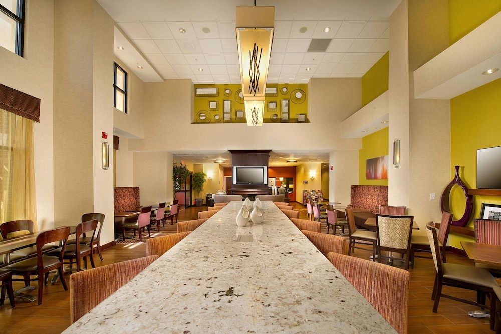 Hampton Inn & Suites San Antonio Airport 2
