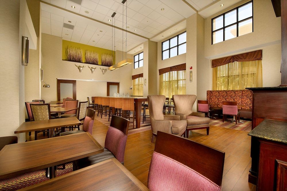 Hampton Inn & Suites San Antonio Airport 3