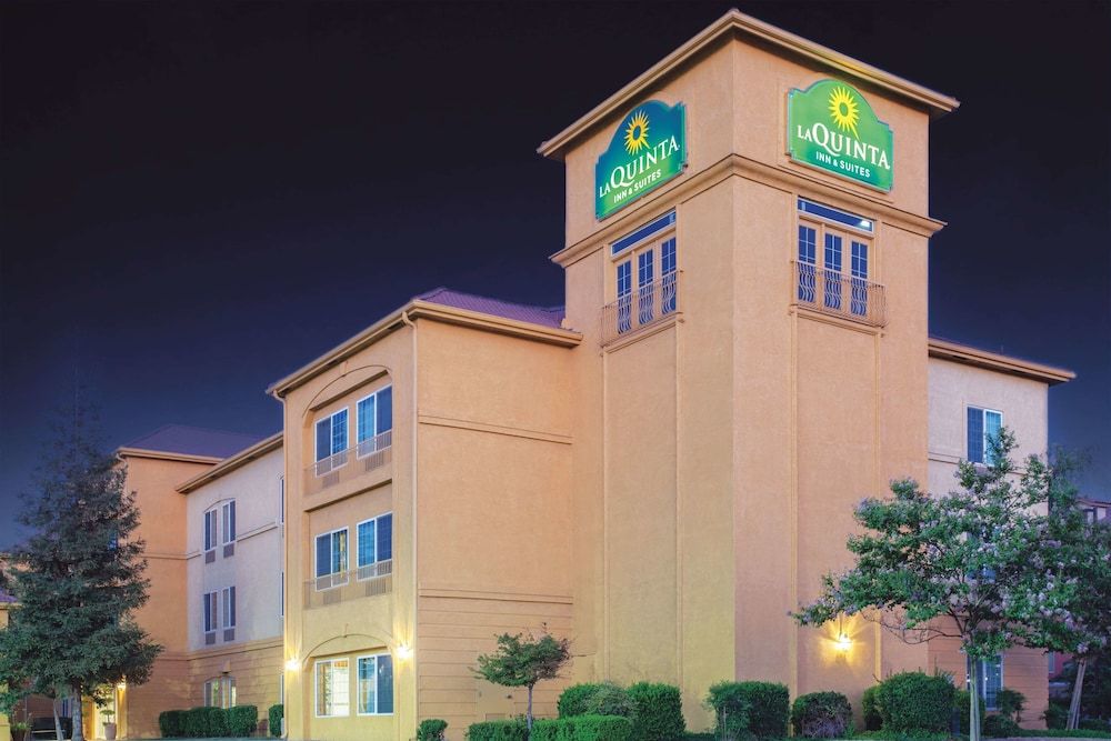 La Quinta Inn & Suites by Wyndham Bakersfield Nort 1