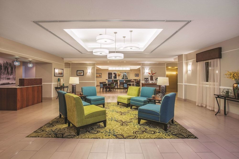 La Quinta Inn & Suites by Wyndham Bakersfield Nort 2