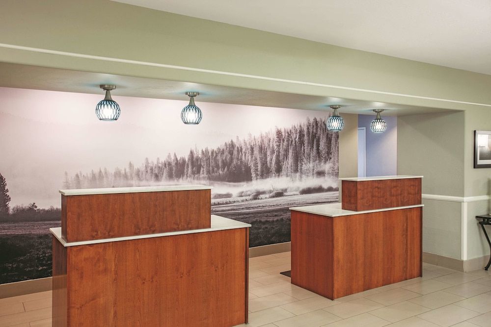 La Quinta Inn & Suites by Wyndham Bakersfield Nort 3