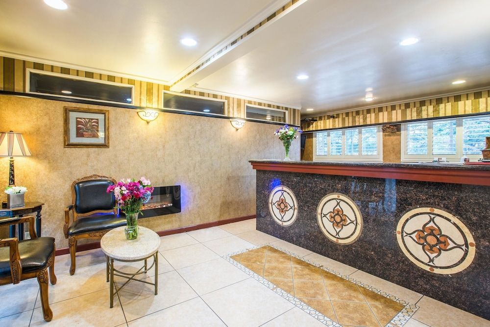 Clarion Collection Carmel Oaks Inn 3