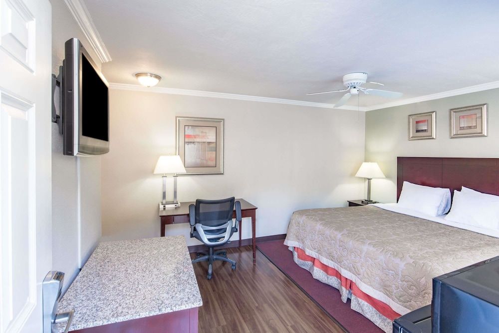 Super 8 by Wyndham Coos Bay/North Bend 3