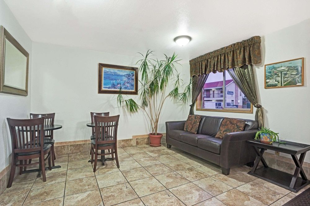 Travelodge by Wyndham Seattle North of Downtown 3