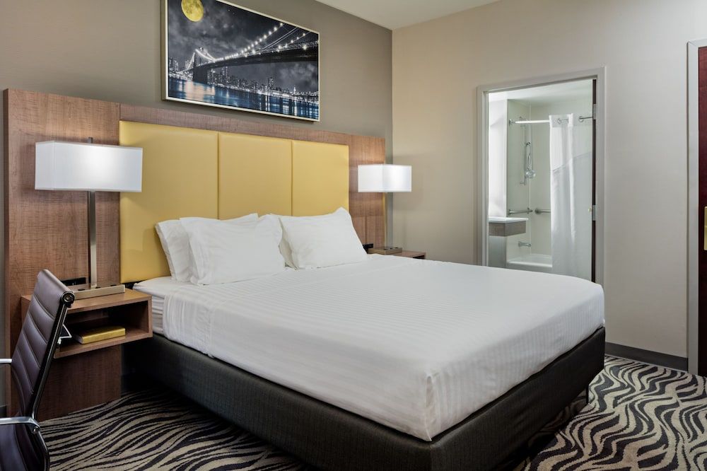 Holiday Inn Express Brooklyn 3
