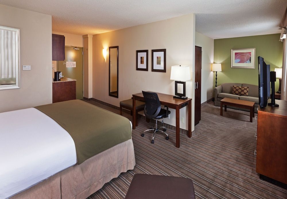 Holiday Inn Express Hotel & Suites Fort Worth Downtown 3