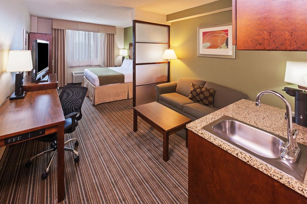 Holiday Inn Express Hotel & Suites Fort Worth Downtown 1