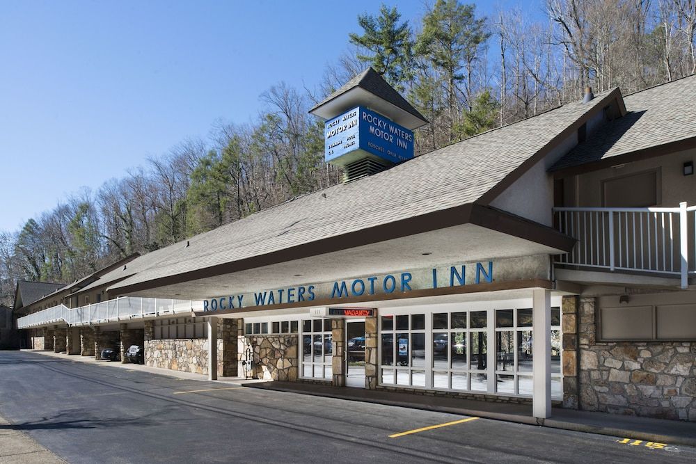 Rocky Waters Motor Inn 3 Rocky Waters Motor Inn 3