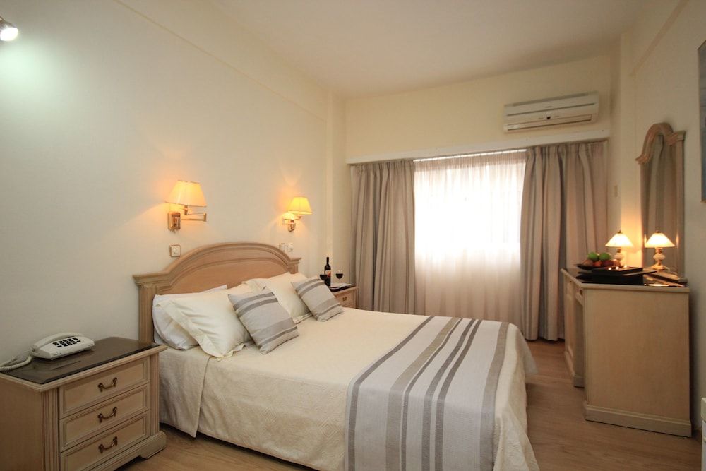 Hellinis 3 estrelas em Néa Smírni