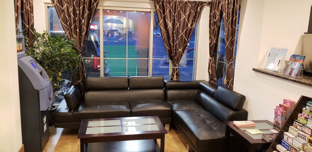 Howard Johnson by Wyndham Flagstaff University West 3