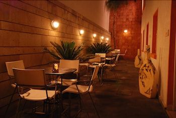 Hotel & Suites Galeria 4 estrellas en Morelia