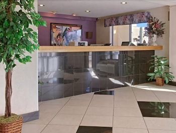 Super 8 by Wyndham Denver Stapleton 2 Super 8 by Wyndham Denver Stapleton 2