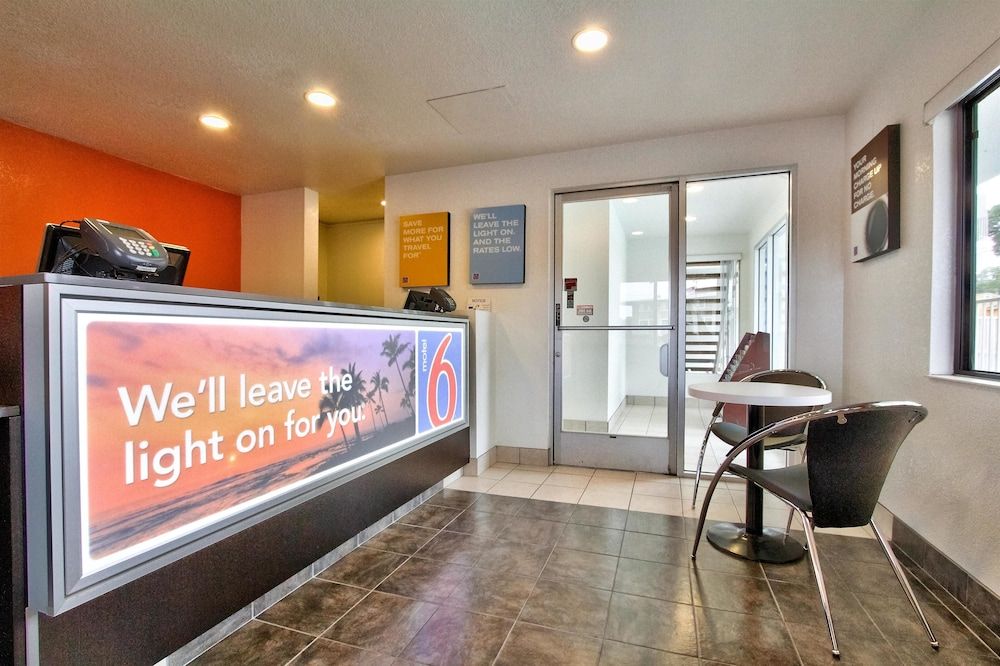 Motel 6 Monterey 3