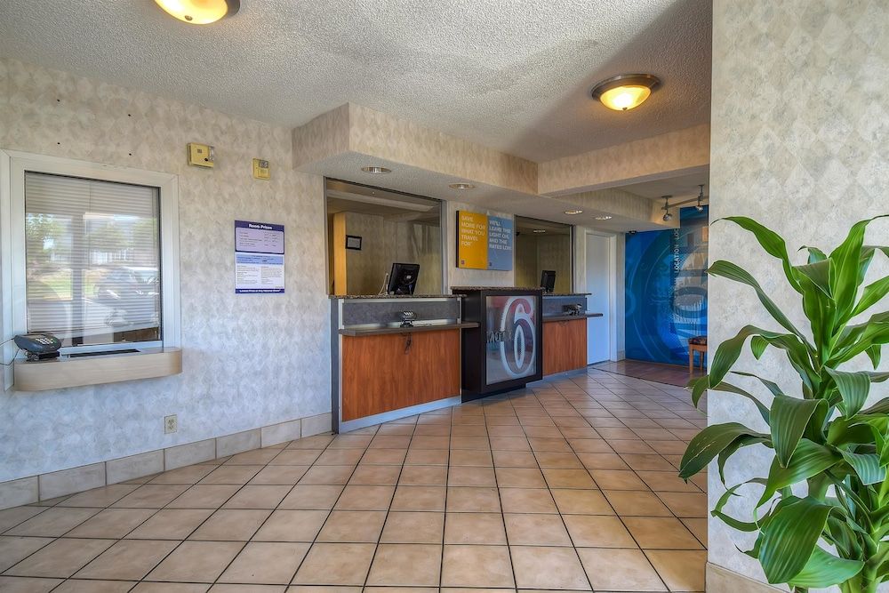 Motel 6 Carlsbad East 2