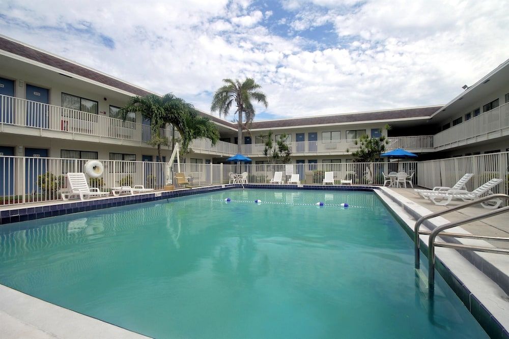 Motel 6 Dania Beach 2 estrellas en Dania Beach