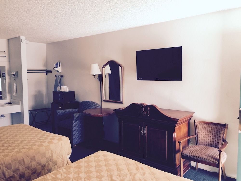 Windsor Inn Lake Side 2