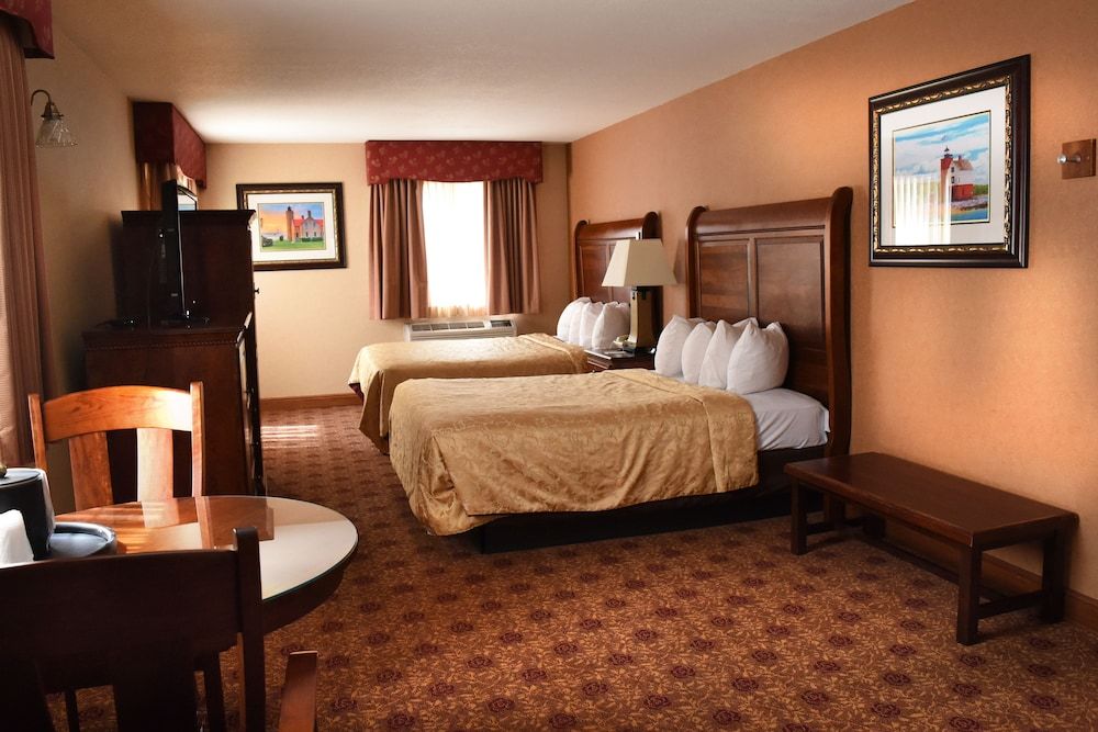 Hamilton Inn Select Beachfront 3