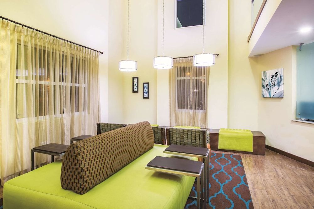 La Quinta Inn & Suites Daytona Beach - Oceanfront 2