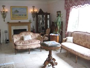 Carmel Inn And Suites 2