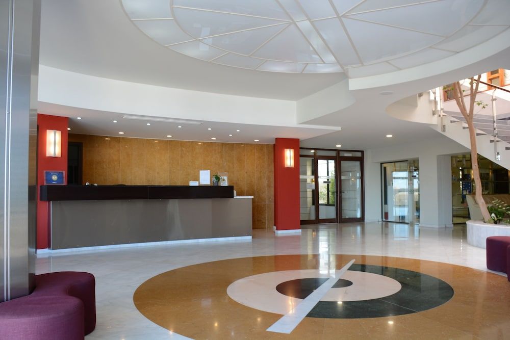 Macaris Suites & Spa 2