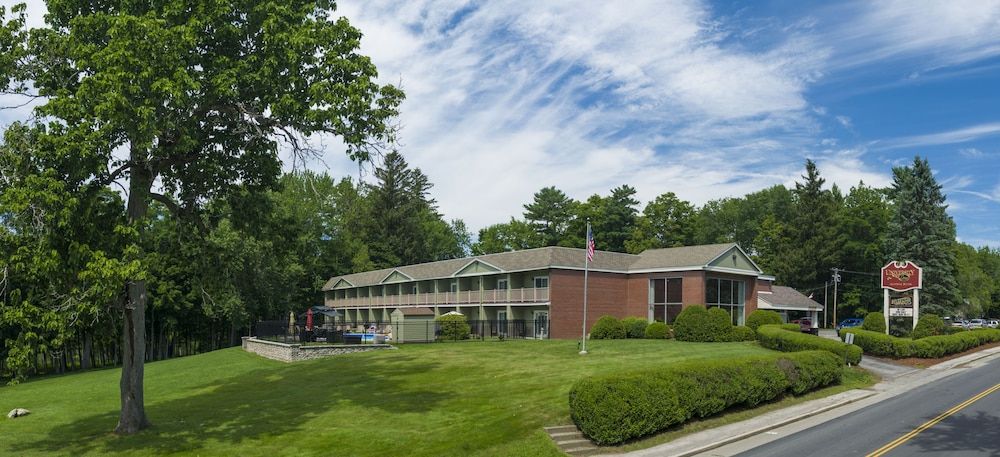 University Inn Academic Suites 1
