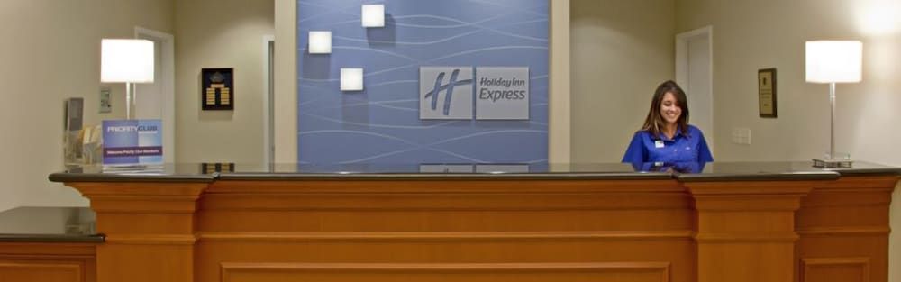 Holiday Inn Express Hotel & Suites Santa Clarita 2