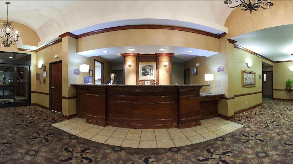 Holiday Inn Express & Suites Barstow-Outlet Center 2