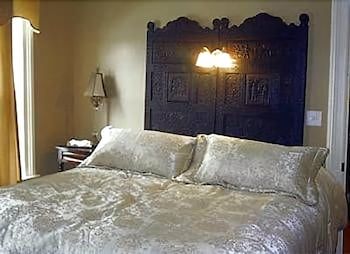 The Inn at Saratoga 2