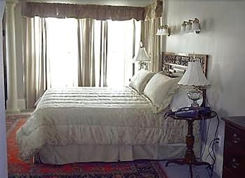 The Inn at Saratoga 3