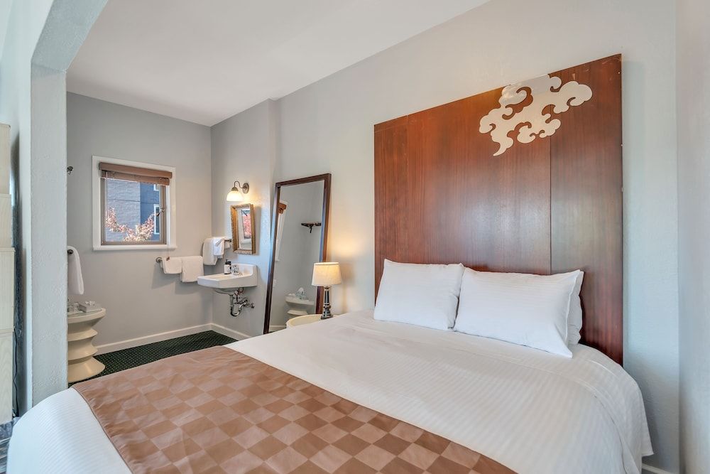 College Inn – European Style Hotel 3