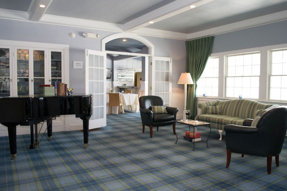 The Breakwater Inn and Spa 3