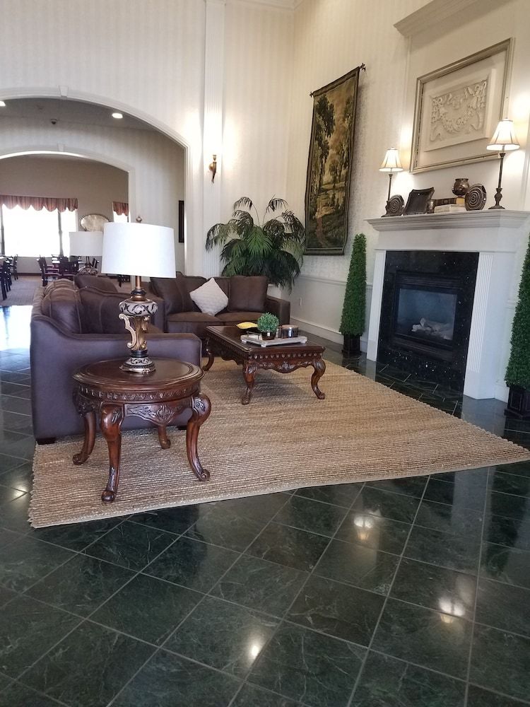 Ashmore Inn & Suites 3