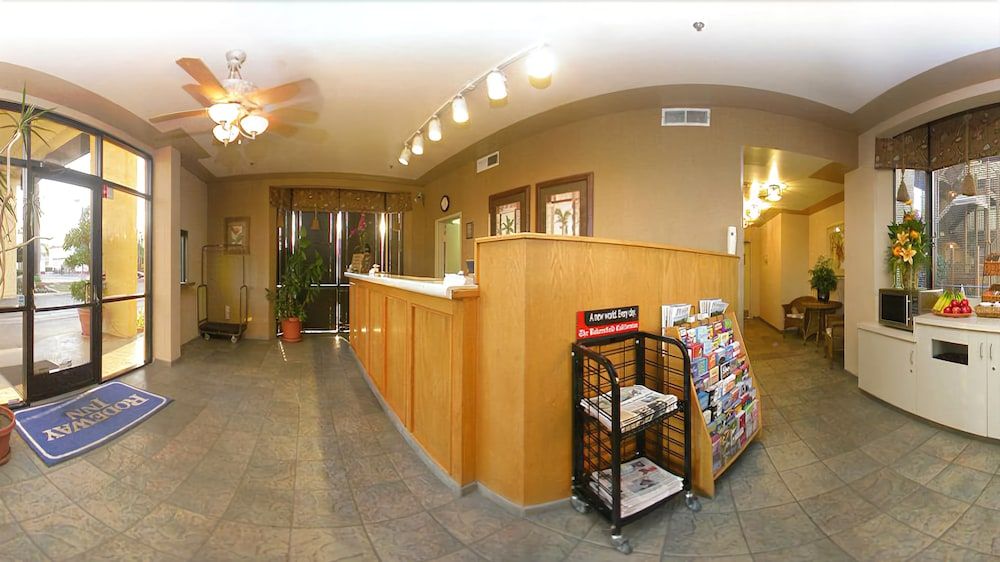 Rodeway Inn & Suites Bakersfield 2 Rodeway Inn & Suites Bakersfield 2